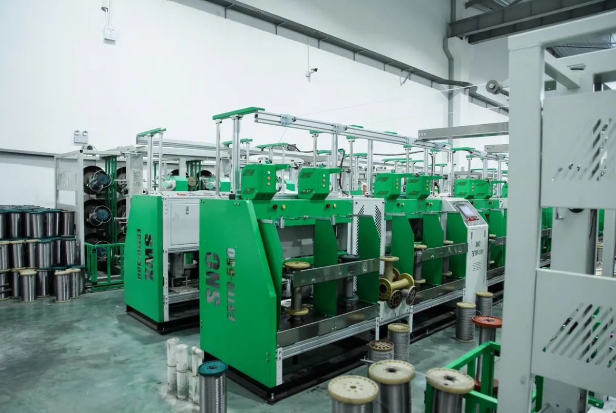 Green twisting machines in the twine workshop